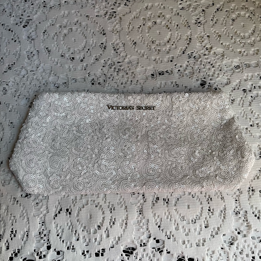 NWOT White Sequin Clutch 11 inches wide by 5 height Clasps Closures